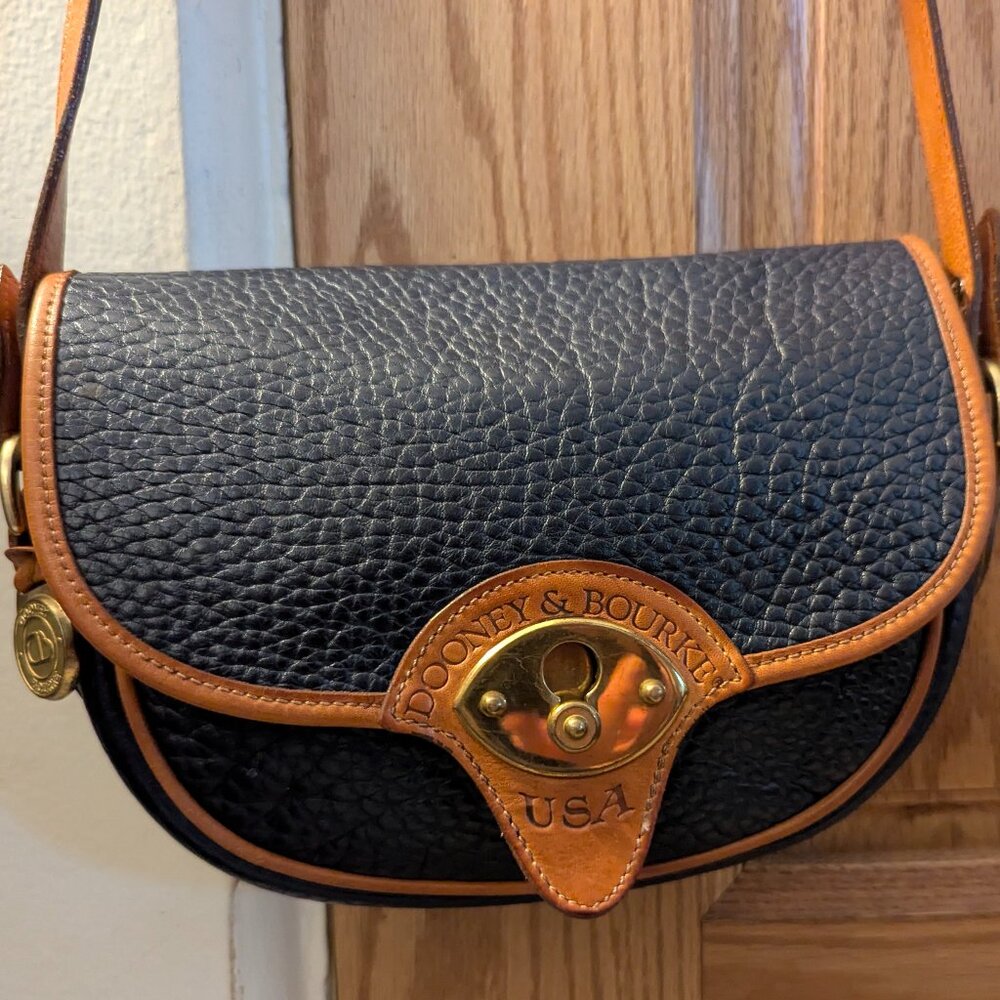 VGUC Authentic Vintage Dooney & Bourke Saddle Up Cavalry navy and tan crossbody